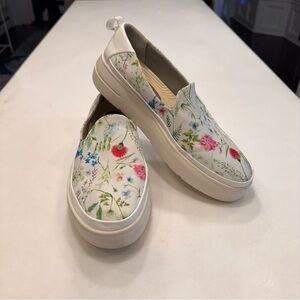 Baretraps NEVIN Women's Sneakers Shoes Slip On White Multi Flower Canvas Sz 8.5